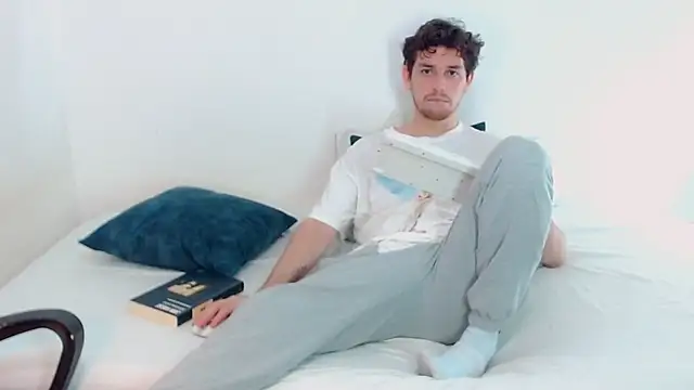 Snapshot of Elio555 chatting on 12.14.24 Elio555 online show from 12.14.24