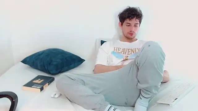 Snapshot of Elio555 chatting on 12.14.24 Elio555 online show from 12.14.24