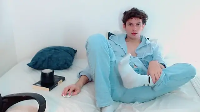 Snapshot of Elio555 chatting on 12.15.24 Elio555 online show from 12.15.24