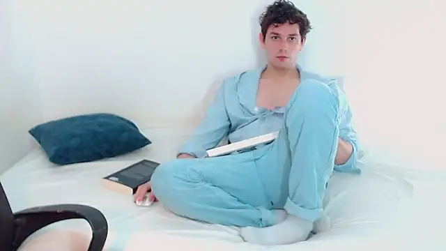 Snapshot of Elio555 chatting on 12.15.24 Elio555 online show from 12.15.24