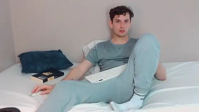 Snapshot of Elio555 chatting on 12.20.24 Elio555 online show from 12.20.24