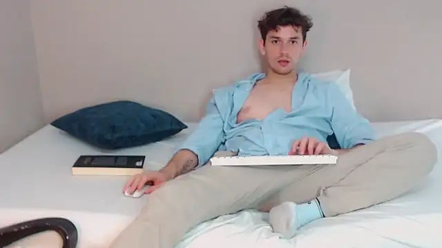 Snapshot of Elio555 chatting on 12.22.24 Elio555 online show from 12.22.24