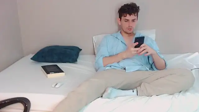 Snapshot of Elio555 chatting on 12.24.24 Elio555 online show from 12.24.24