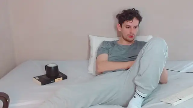 Snapshot of Elio555 chatting on 12.29.24 Elio555 online show from 12.29.24