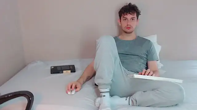 Snapshot of Elio555 chatting on 12.29.24 Elio555 online show from 12.29.24