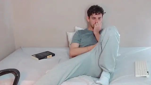 Snapshot of Elio555 chatting on 12.29.24 Elio555 online show from 12.29.24