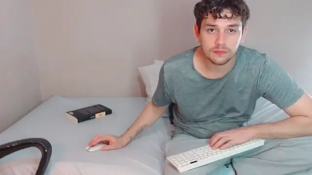 Snapshot of Elio555 chatting on 12.29.24 Elio555 online show from 12.29.24