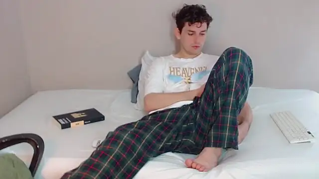 Snapshot of Elio555 chatting on 01.05.25 Elio555 online show from 01.05.25