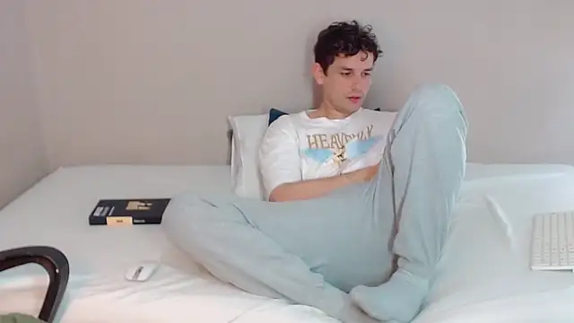 Snapshot of Elio555 chatting on 01.05.25 Elio555 online show from 01.05.25