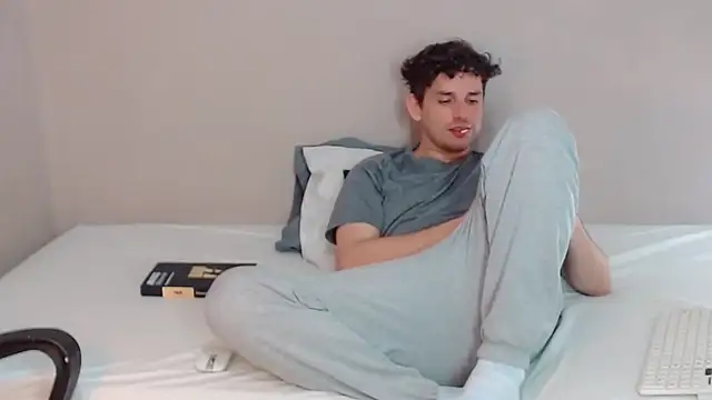 Snapshot of Elio555 chatting on 01.08.25 Elio555 online show from 01.08.25