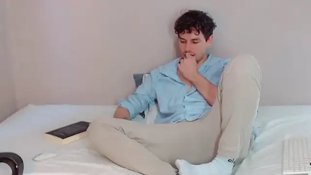 Snapshot of Elio555 chatting on 01.12.25 Elio555 online show from 01.12.25