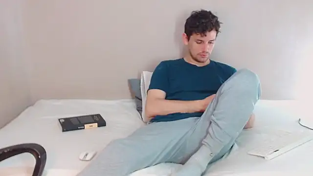 Snapshot of Elio555 chatting on 01.18.25 Elio555 online show from 01.18.25