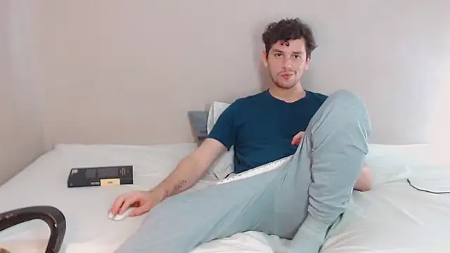 Snapshot of Elio555 chatting on 01.18.25 Elio555 online show from 01.18.25