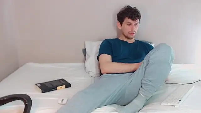 Snapshot of Elio555 chatting on 01.19.25 Elio555 online show from 01.19.25