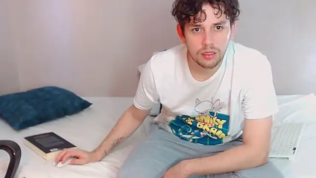 Snapshot of Elio555 chatting on 01.24.25 Elio555 online show from 01.24.25