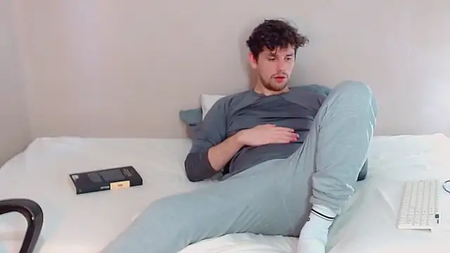 Snapshot of Elio555 chatting on 01.26.25 Elio555 online show from 01.26.25