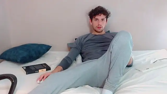 Snapshot of Elio555 chatting on 01.26.25 Elio555 online show from 01.26.25