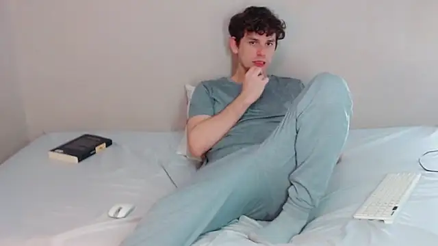 Snapshot of Elio555 chatting on 01.31.25 Elio555 online show from 01.31.25