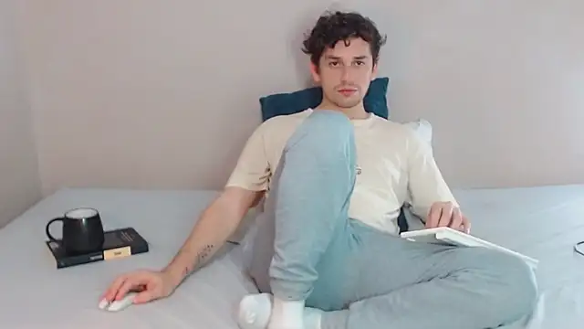 Snapshot of Elio555 chatting on 02.06.25 Elio555 online show from 02.06.25