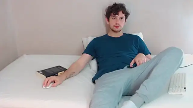 Snapshot of Elio555 chatting on 02.22.25 Elio555 online show from 02.22.25