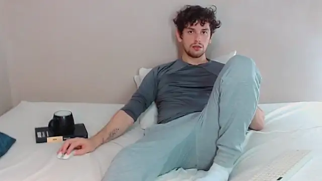 Snapshot of Elio555 chatting on 02.23.25 Elio555 online show from 02.23.25