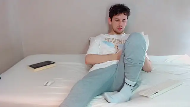 Snapshot of Elio555 chatting on 03.16.25 Elio555 online show from 03.16.25