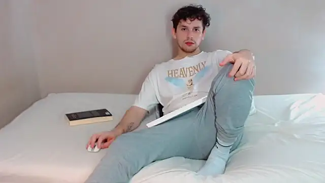 Snapshot of Elio555 chatting on 03.16.25 Elio555 online show from 03.16.25