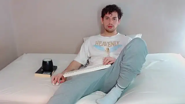 Snapshot of Elio555 chatting on 03.18.25 Elio555 online show from 03.18.25