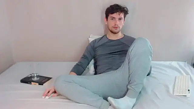 Snapshot of Elio555 chatting on 03.22.25 Elio555 online show from 03.22.25