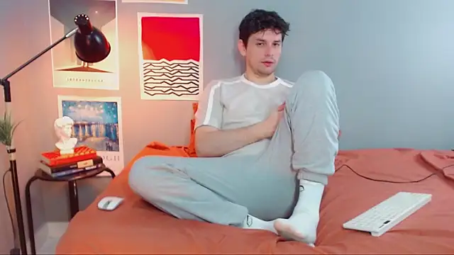 Snapshot of Elio555 chatting on 09.13.25 Elio555 online show from 09.13.25