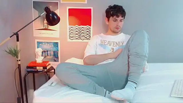 Snapshot of Elio555 chatting on 09.16.25 Elio555 online show from 09.16.25