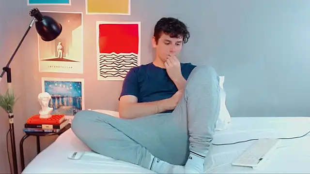 Snapshot of Elio555 chatting on 09.30.25 Elio555 online show from 09.30.25