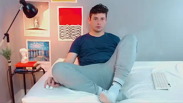 Snapshot of Elio555 chatting on 10.04.25 Elio555 online show from 10.04.25