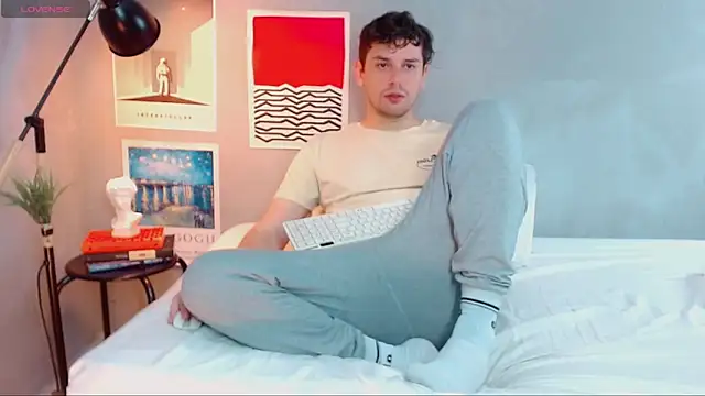 Snapshot of Elio555 chatting on 10.11.25 Elio555 online show from 10.11.25