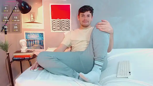 Snapshot of Elio555 chatting on 10.17.25 Elio555 online show from 10.17.25