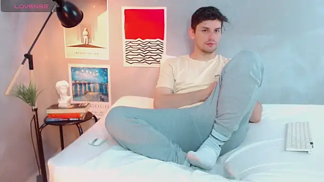 Snapshot of Elio555 chatting on 10.21.25 Elio555 online show from 10.21.25