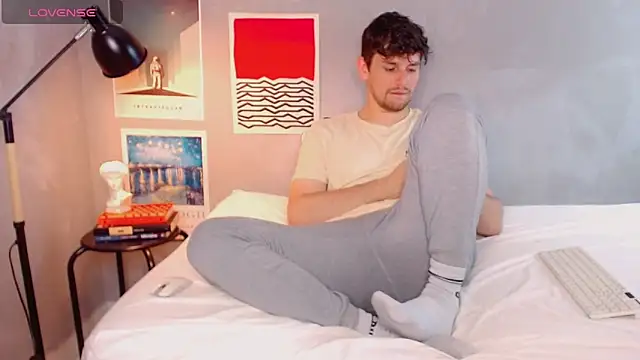 Snapshot of Elio555 chatting on 10.27.25 Elio555 online show from 10.27.25