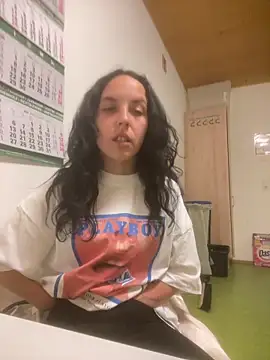 KleineHexe24 online show from 04.30.26