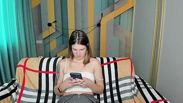 EmilyWalkeri online show from 10.17.25