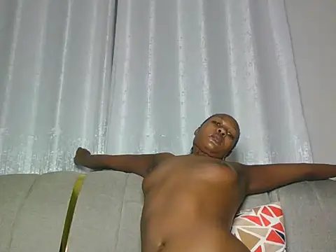 Snapshot of sexy_barbie2024 chatting on 10.22.25 sexy barbie2024 online show from 10.22.25