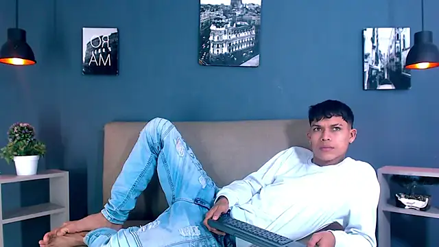 Levis Montes online show from 12.24.24