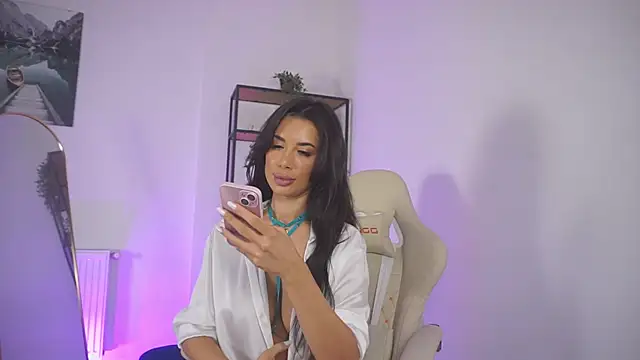 Snapshot of FoxieJullia chatting on 12.14.24 FoxieJullia online show from 12.14.24