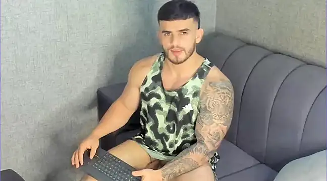 Ricardogo19 online show from 12.31.24