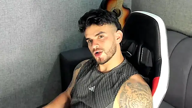 Snapshot of Ricardogo19 chatting on 10.17.25 Ricardogo19 online show from 10.17.25