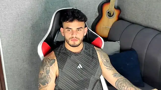 Snapshot of Ricardogo19 chatting on 10.29.25 Ricardogo19 online show from 10.29.25