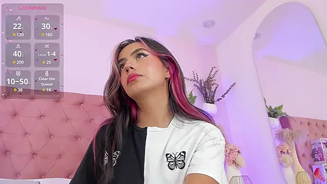 Snapshot of emily_bank chatting on 03.18.25 emily bank online show from 03.18.25