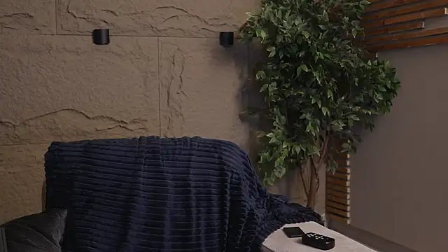 Logan Varela online show from 10.04.25