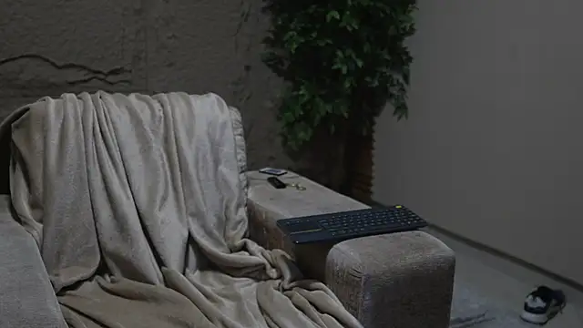 Logan Varela online show from 10.12.25