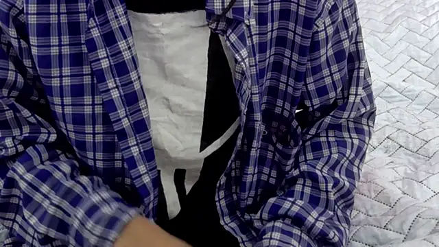 yourcuteneighbourr online show from 02.26.26