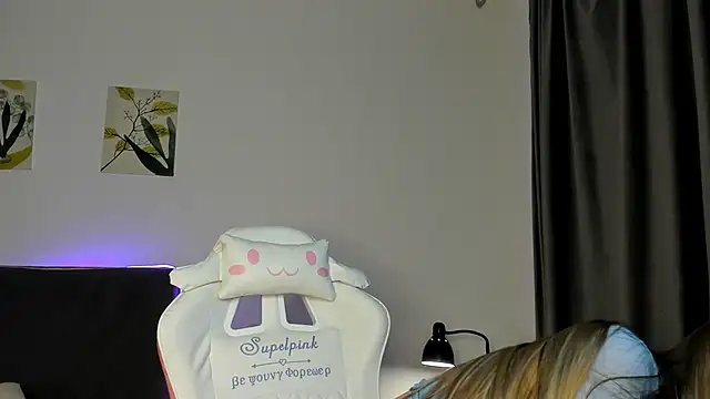 Snapshot of elliediaz chatting on 09.23.25 elliediaz online show from 09.23.25